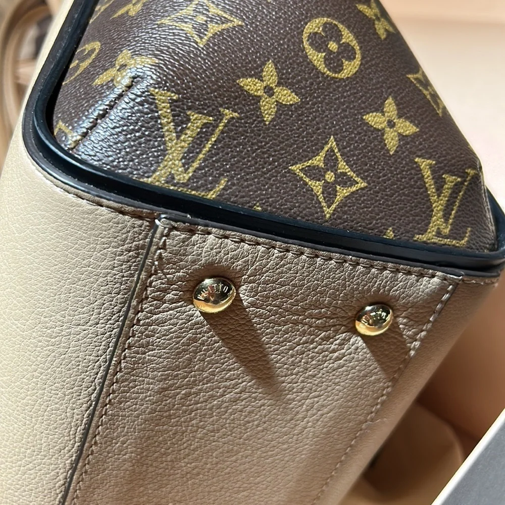 Louis Vuitton Kimono Shoulder Bag. Beige and brown monogram.Luxury Louis Vuitton